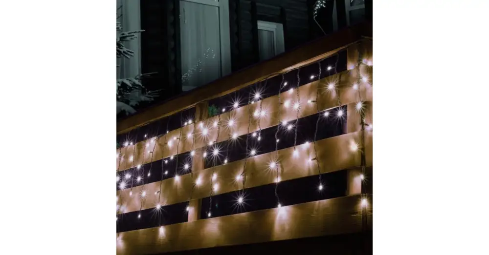 Home KSF 100/WH LED-es sorolható fényfüggöny, kül- és beltéri kivitel, 100 db hidegfehér LED, 2 méter KSF 100/WH Árengedmény