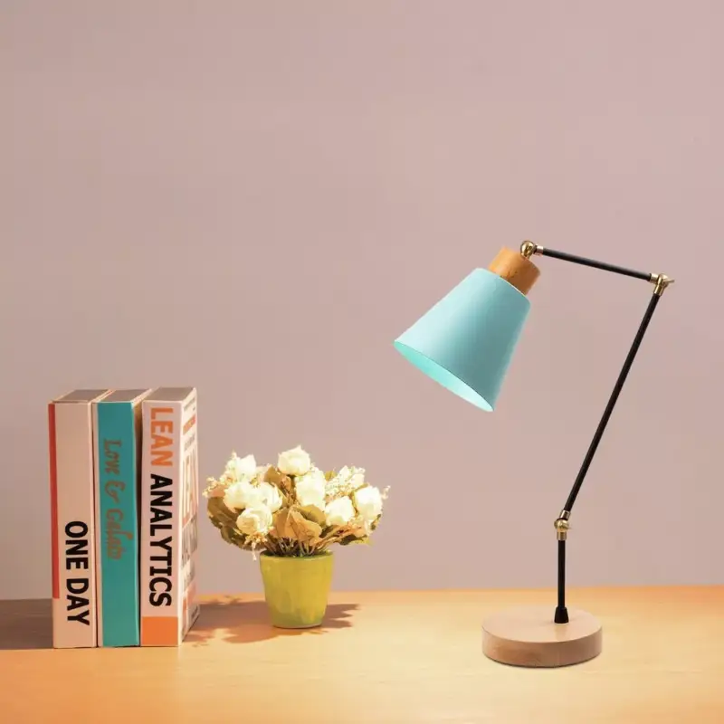 Modern türkiz asztali lámpa, fém test fa talppal, 52 cm magasság, 14 cm átmérő, E27 aljzat (max. 40 W), 200 cm kábel, stílusos és funkcionális világítás otthoni és irodai dekorációhoz Árengedmény