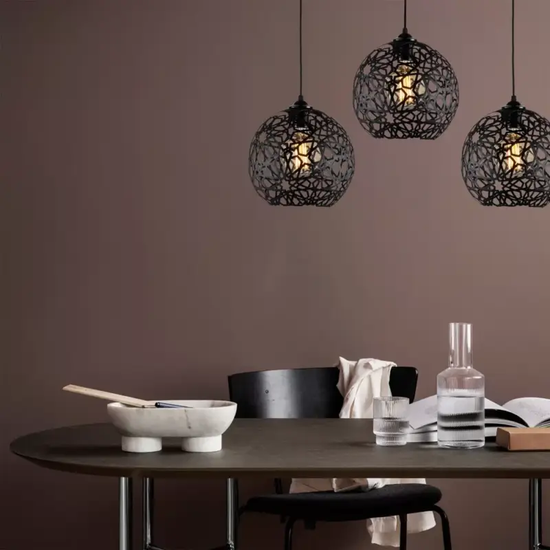 Végkiárusítás Modern fekete csillár, fém test, 100 x 25 cm, magasság 115 cm, állítható, 3 x E27 Max 40W, IP20 | Elegáns dizájn otthonra és irodára, tökéletes kortárs terekbe, elegáns világítási megoldás
