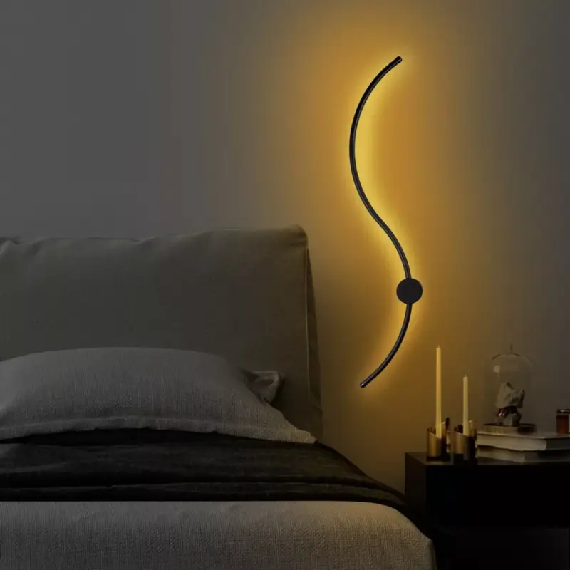 Azonnal elérhető Stílusos fekete fali lámpa, fém ház, 90 x 17 x 10 cm | SMD LED 14W 3000K | Tartós fém alaplap (7 cm átmérő) | IP20 besorolású | Tökéletes modern lakberendezéshez és környezeti világításhoz