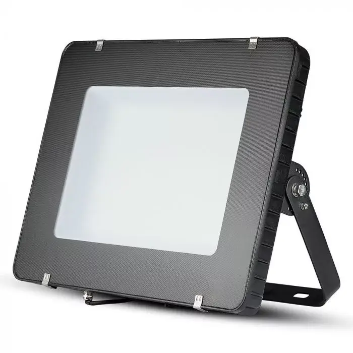 Szuper ajánlat V-TAC 500W LED reflektor 120lm/W 100° 4000K fekete házas (Samsung Chip) - 966