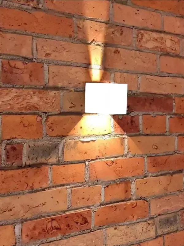 Kültéri homlokzati lámpatest LED FALI LÁMPA 2x 3W 4000K IP54 Leo White Vedd meg online