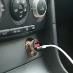 Legkelendőbb MNC Autós szivargyújtó adapter Type-C PD és USB aljzattal, gyorstöltéssel feszültségkijelzéssel 48W 55025B