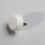 Olcsó SZERELVÉNYEK - PADLÓVÉDŐ CSÚSZTATÓSZEG 24mm SZEGGEL FEHÉR